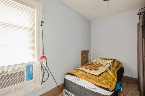 Bedroom - 522 S River St, Aurora, IL 60506 photo 2 of 3