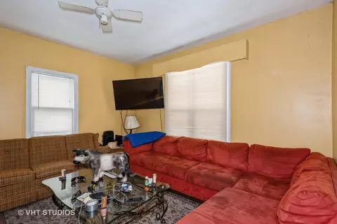 Living - 522 S River St, Aurora, IL 60506 photo 1 of 1