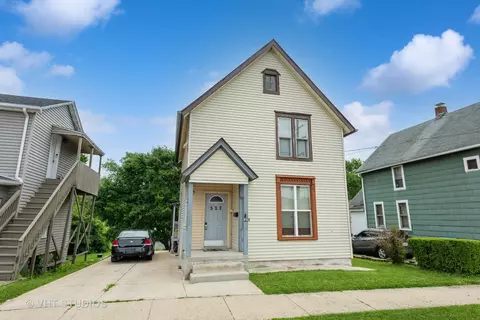 522 S River St, Aurora, IL 60506
