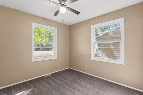 Bedroom - 905 S Duncan Rd, Champaign, IL 61821 photo 5 of 6