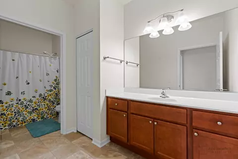 Bath - 823 Hanson Ave, Mchenry, IL 60050 photo 2 of 3