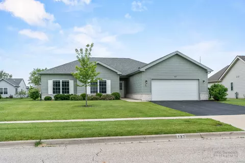 Exterior - 823 Hanson Ave, Mchenry, IL 60050 photo 2 of 4