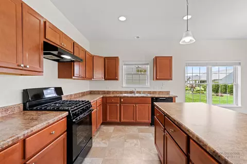 Kitchen - 823 Hanson Ave, Mchenry, IL 60050 photo 2 of 5
