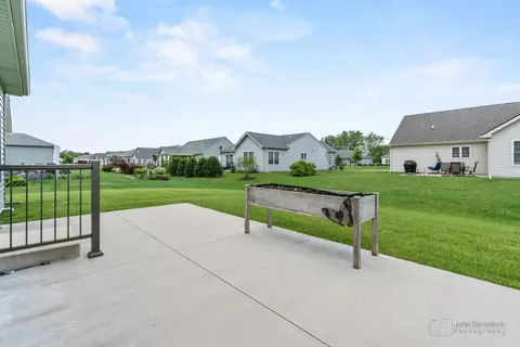 Exterior - 823 Hanson Ave, Mchenry, IL 60050 photo 4 of 4