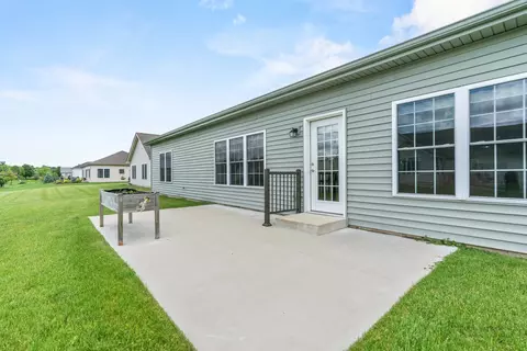 Exterior - 823 Hanson Ave, Mchenry, IL 60050 photo 3 of 4