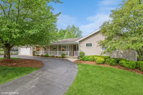 6513 Sands Rd, Crystal Lake, IL 60014