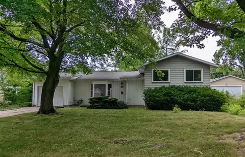 904 E Sunnycrest Dr, Urbana, IL 61801