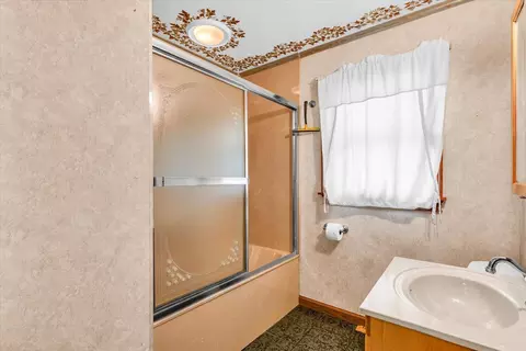 Bath - 2201 Welland Dr, Champaign, IL 61821 photo 1 of 2