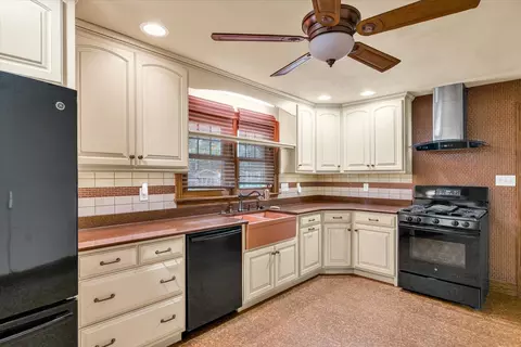 Kitchen - 2201 Welland Dr, Champaign, IL 61821 photo 2 of 3