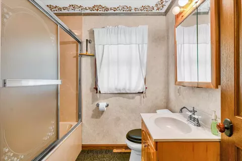 Bath - 2201 Welland Dr, Champaign, IL 61821 photo 2 of 2
