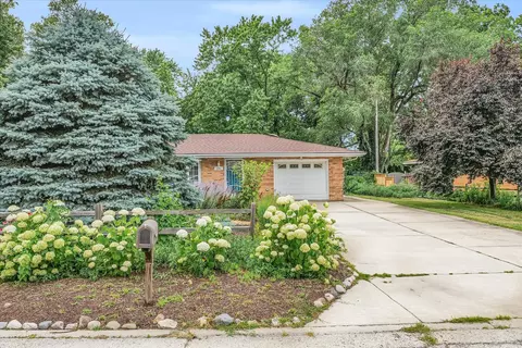 Exterior - 2201 Welland Dr, Champaign, IL 61821 photo 2 of 5