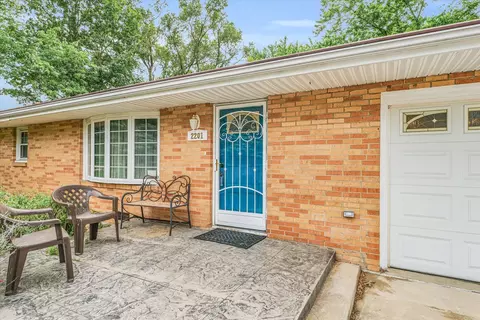 Exterior - 2201 Welland Dr, Champaign, IL 61821 photo 3 of 5