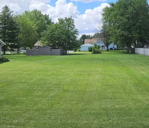 1435 Sandwich Dr, Lake Holiday, IL 60548