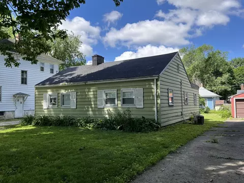 307 N Carson Ave, Champaign, IL 61821 photo 4