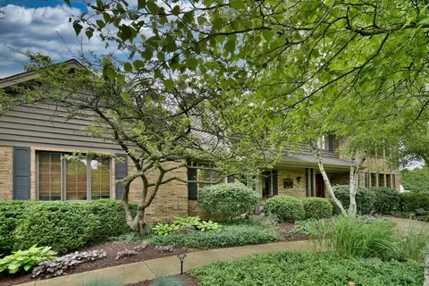 29 W571 Brentwood Ct, Bartlett, IL 60103