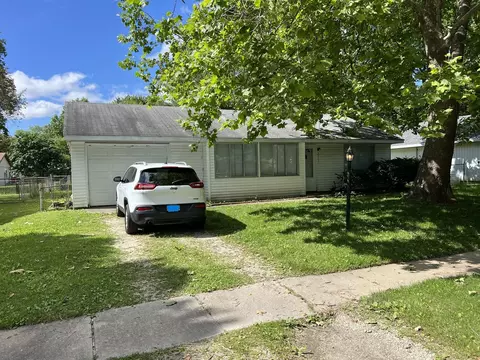 3313 Kimberly Dr, Champaign, IL 61821 photo 2