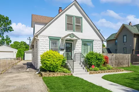 915 N 3rd Ave, Maywood, IL 60153
