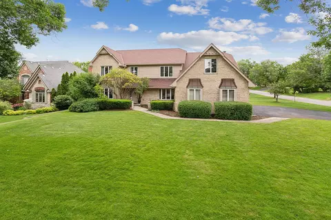 8749 Aintree Ln, Burr Ridge, IL 60527