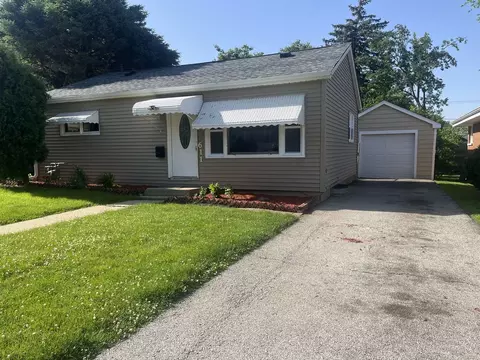 611 Jungles Ave, Aurora, IL 60505