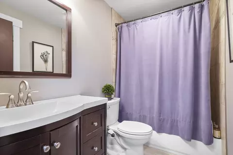 Bath - 1023 Adams St, Elgin, IL 60123 photo 1 of 1