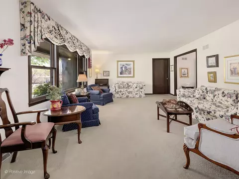 125 Wakeman Ave, Wheaton, IL 60187 photo 5