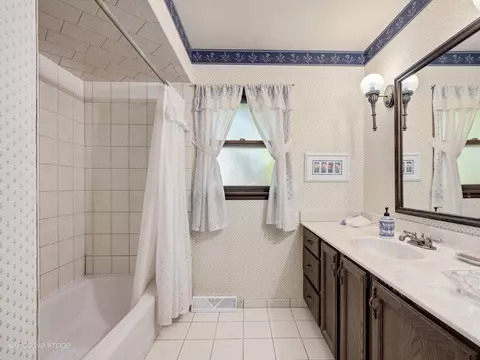 125 Wakeman Ave, Wheaton, IL 60187 photo 24