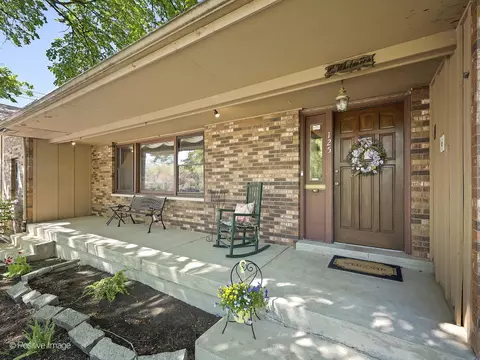 125 Wakeman Ave, Wheaton, IL 60187 photo 2