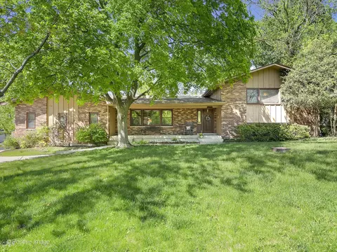125 Wakeman Ave, Wheaton, IL 60187
