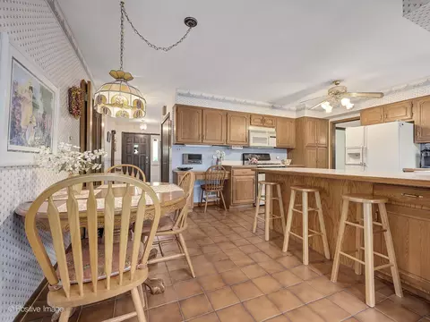 125 Wakeman Ave, Wheaton, IL 60187 photo 12