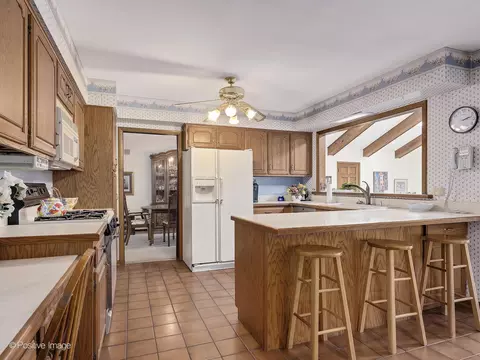 125 Wakeman Ave, Wheaton, IL 60187 photo 8
