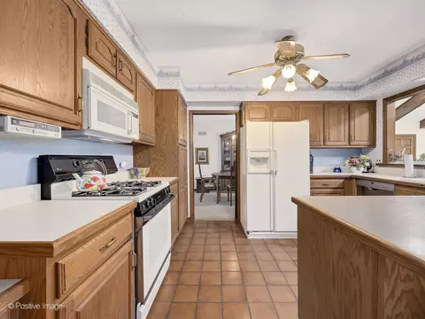125 Wakeman Ave, Wheaton, IL 60187 photo 9