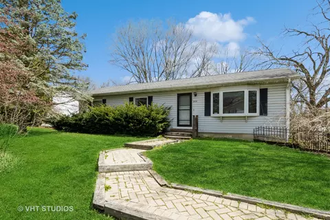 6324 Hillcrest Rd, Cary, IL 60013