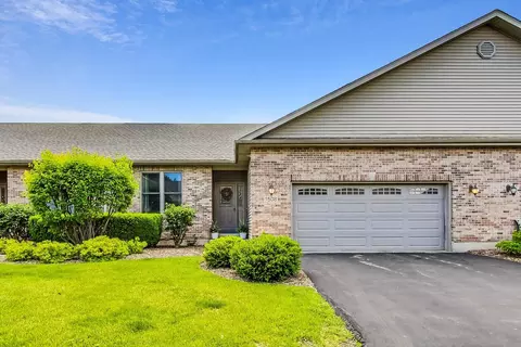 1508 Bradley Ln, Sycamore, IL 60178