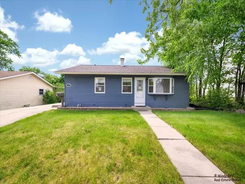 129 Mccabe Dr, Streamwood, IL 60107