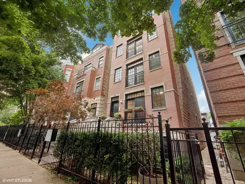 848 W Roscoe St #3, Chicago, IL 60657
