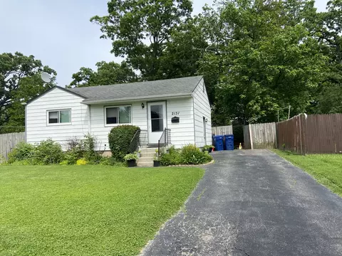 2131 Delaware Rd, Waukegan, IL 60087
