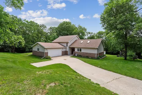 12 S661 Hill Rd, Lemont, IL 60439