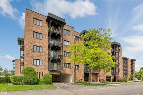 9356 Landings Ln #503, Des Plaines, IL 60016