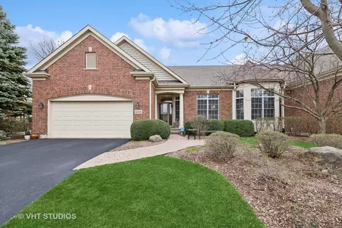 4855 Coyote Lakes Cir, Lake In The Hills, IL 60156