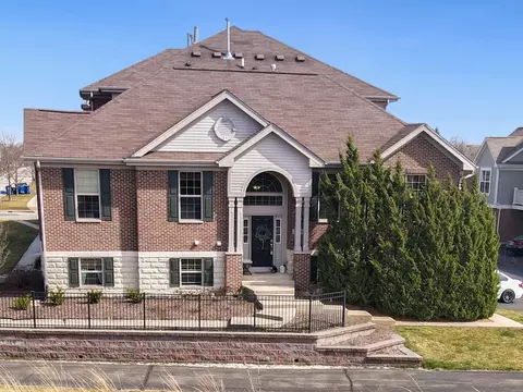 2813 Blakely Ln, Naperville, IL 60540