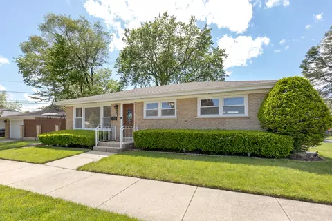 8424 Menard Ave, Morton Grove, IL 60053