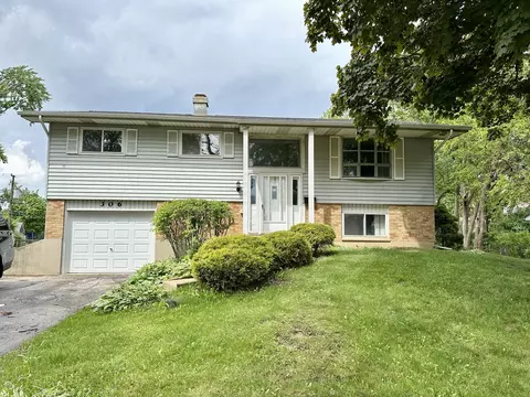 306 W Newport Rd, Hoffman Estates, IL 60169