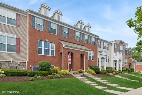 60 N Dryden Pl, Arlington Heights, IL 60004