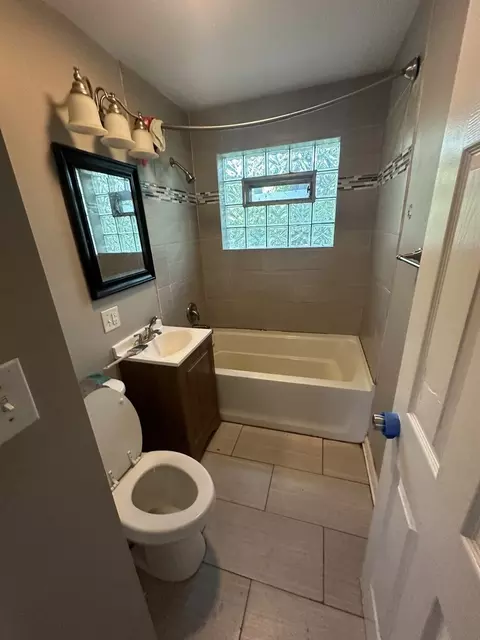 Bath - 1061 E 80th St, Chicago, IL 60619 photo 2 of 2