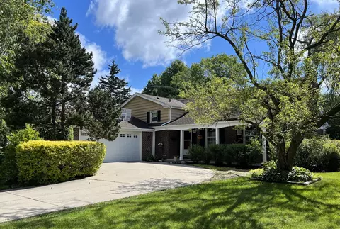 1317 E Best Dr, Arlington Heights, IL 60004