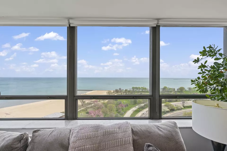View/Area - 5701 N Sheridan Rd #19T, Chicago, IL 60660 photo 1 of 14