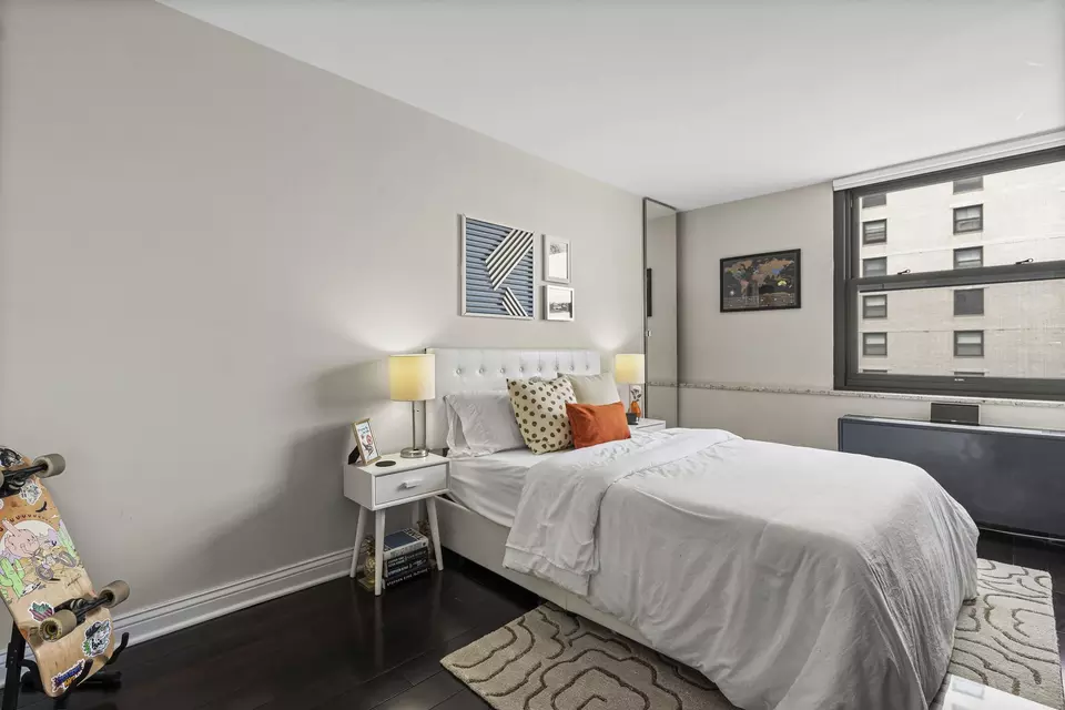 Bedroom - 5701 N Sheridan Rd #19T, Chicago, IL 60660 photo 7 of 9
