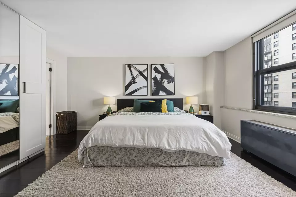 Bedroom - 5701 N Sheridan Rd #19T, Chicago, IL 60660 photo 2 of 9