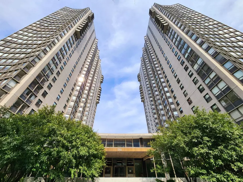 Other - 5701 N Sheridan Rd #19T, Chicago, IL 60660 photo 1 of 8