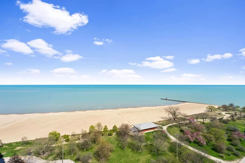 View/Area - 5701 N Sheridan Rd #19T, Chicago, IL 60660 photo 2 of 14